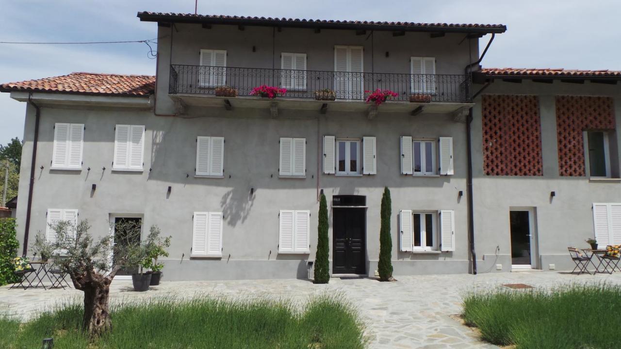 Sotto La Vigna Charm Stay Adults Only Vacation Suite Montegrosso dʼAsti Dış mekan fotoğraf